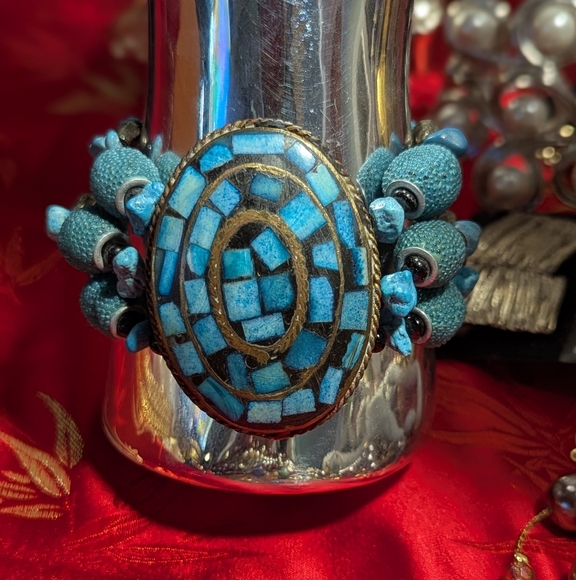 Vintage Brass & Inlay Faux Turquoise Oval Shaped Statement Bracelet. - Picture 8 of 10